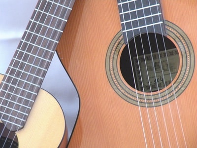 La différence entre une guitare avec des cordes en Nylon et en Acier une  bonne fois pour toutes 