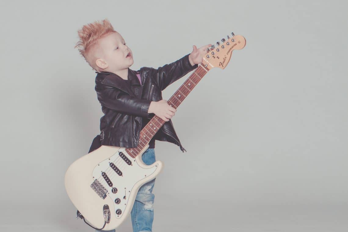 Guitare Enfant pour Débuter : Le guide complet - SoundJunction