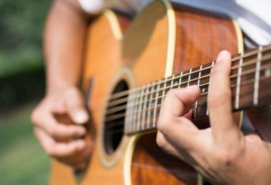 Apprendre à jouer la guitare