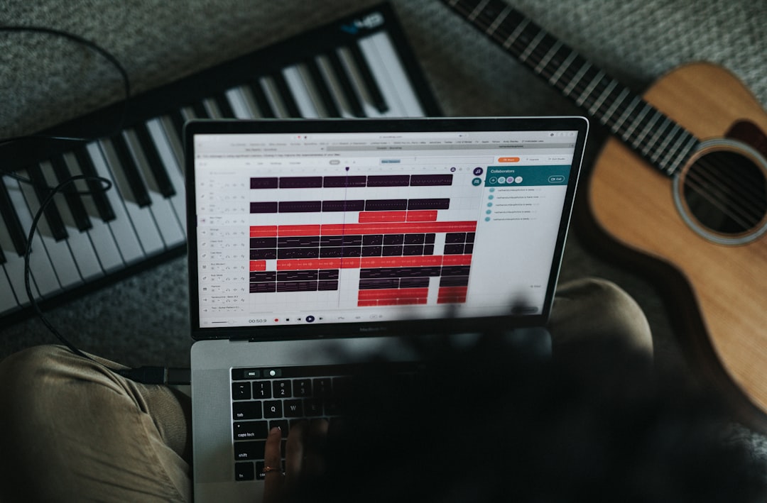 découvrez des techniques avancées de guitare pour élever vos compétences musicales. apprenez des astuces et des méthodes pour maîtriser le fingerpicking, les arpéges complexes et les solos éblouissants. que vous soyez amateur ou musicien expérimenté, explorez des conseils pratiques et des leçons approfondies pour enrichir votre jeu.