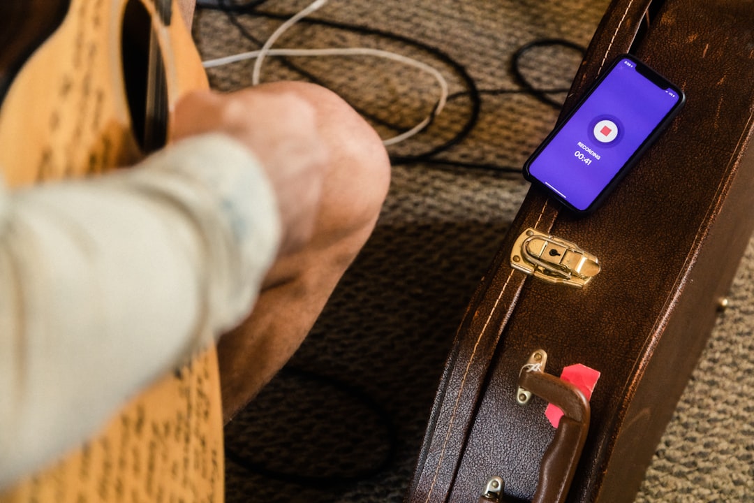découvrez des techniques de guitare avancées pour améliorer vos compétences et jouer avec aisance. que vous souhaitiez maîtriser le fingerstyle, le tapping ou les accords complexes, notre guide vous accompagne à chaque étape de votre apprentissage.